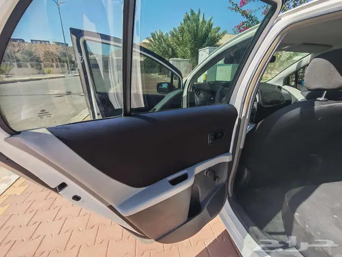 تويوتا يارس2006 هاتشباك 11