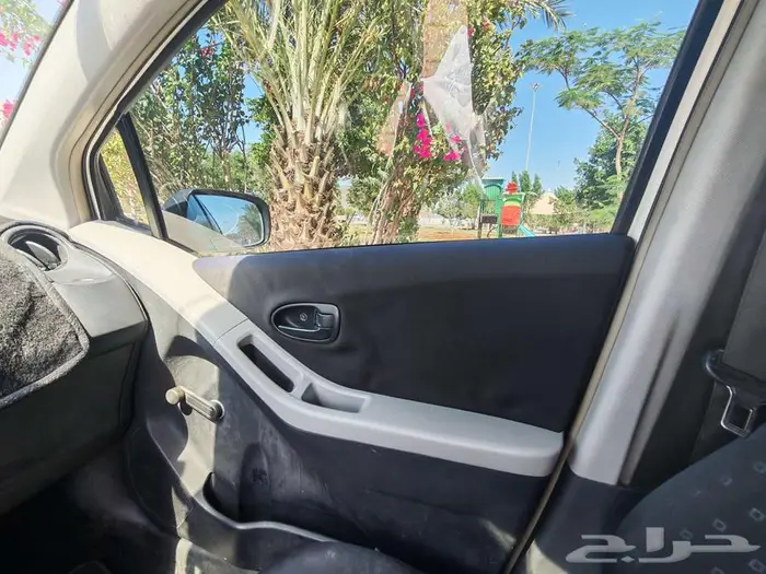 تويوتا يارس2006 هاتشباك 12