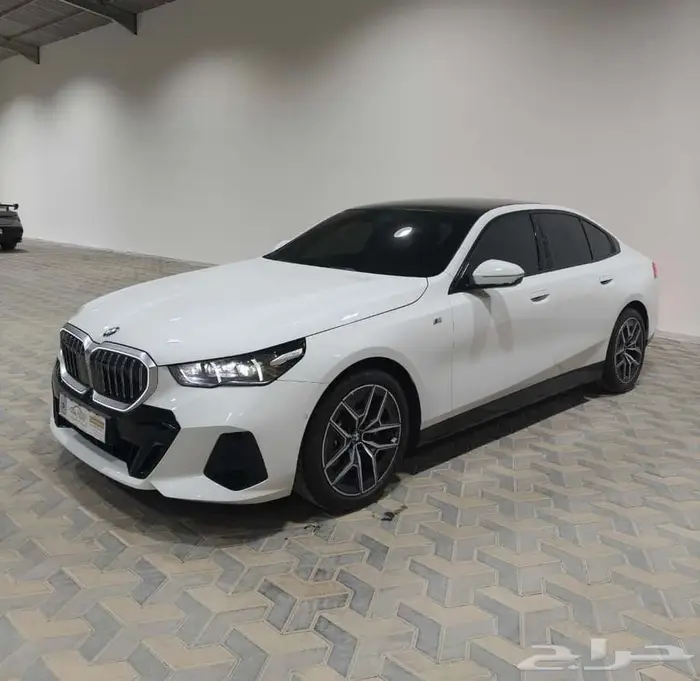 BMW520i M موديل 2024 متوفره في المعرض 1