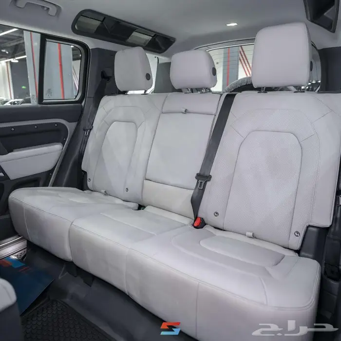 لاندروفر ديفندر 110 SE اكس ديناميك موديل 2026 14