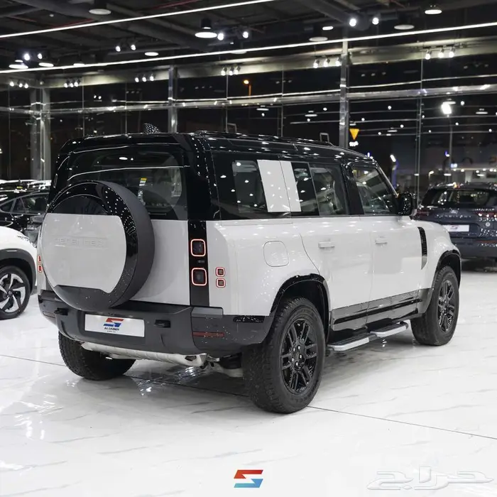 لاندروفر ديفندر 110 SE اكس ديناميك موديل 2026 3