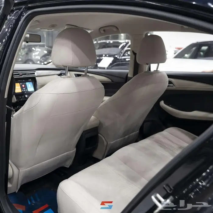 ام جي 5 استاندر موديل 2025. 11