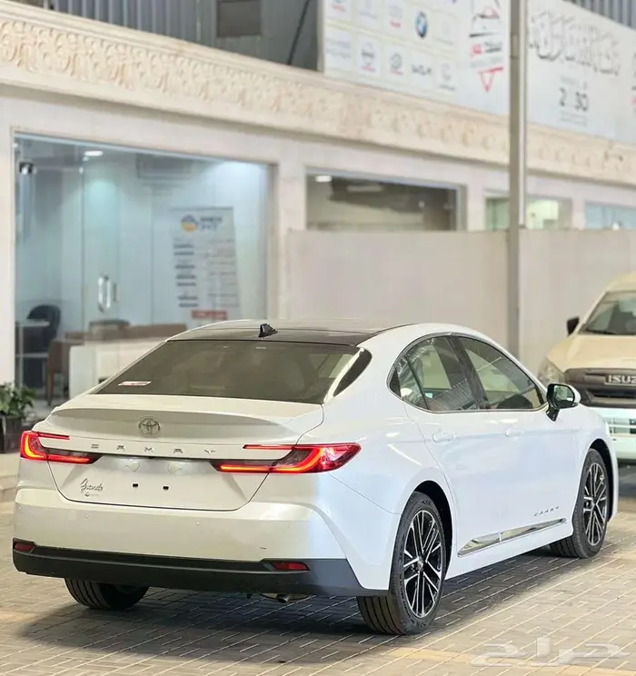 تويوتا كامري قراند ابيض سعودي موديل 2025 كاش واقساط اقل سعر 13