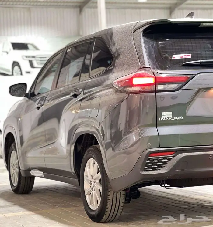 تويوتا انوفا بنزين موديل 2025 14