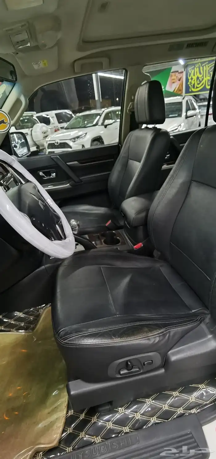 ميتسوبيشي باجيرو الموديل 2017 فل كامل 13