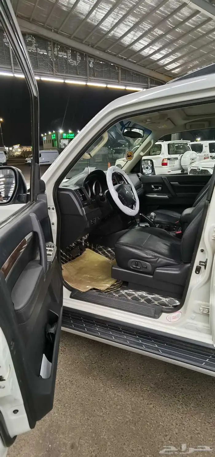 ميتسوبيشي باجيرو الموديل 2017 فل كامل 10