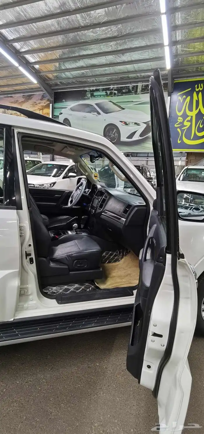 ميتسوبيشي باجيرو الموديل 2017 فل كامل 16