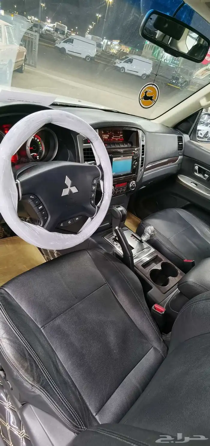 ميتسوبيشي باجيرو الموديل 2017 فل كامل 12