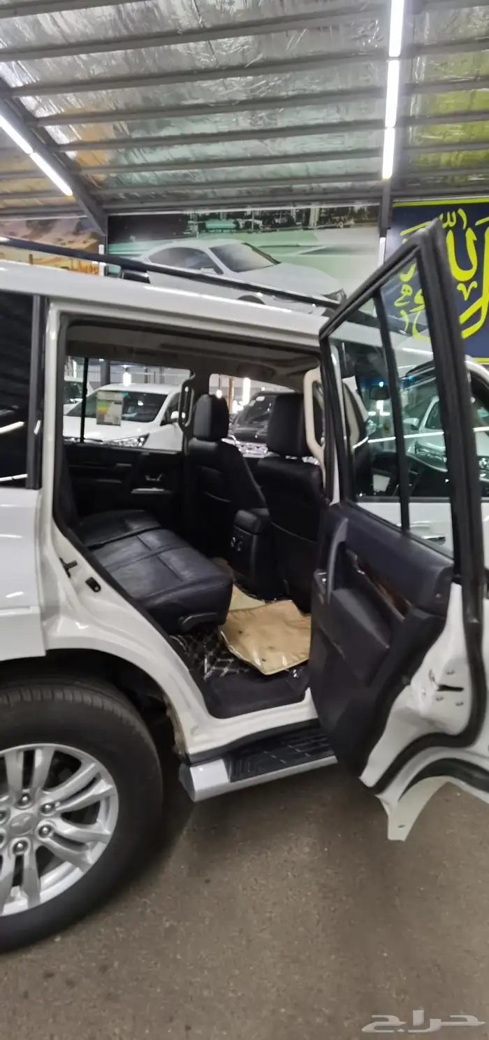 ميتسوبيشي باجيرو الموديل 2017 فل كامل 17