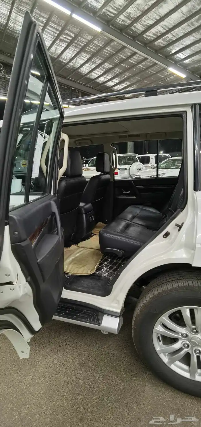 ميتسوبيشي باجيرو الموديل 2017 فل كامل 15