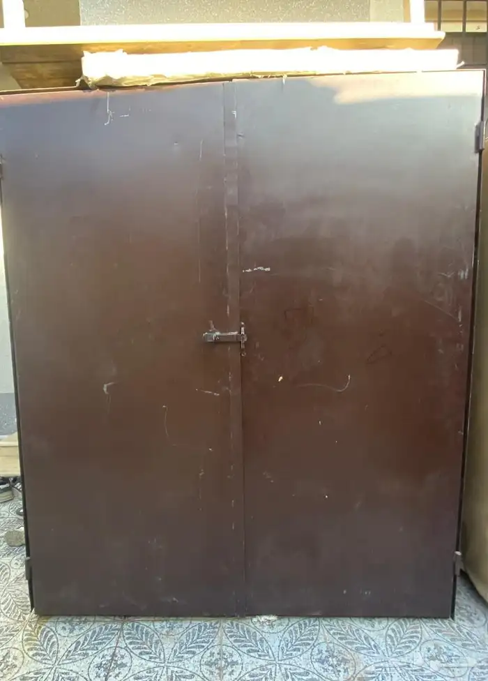 دولاب خزانه ومظلة 4 6 3