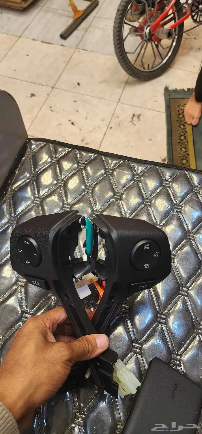 تحكم دركسون كورلا رافور من2014الى2018 ويارس من2018الى2022 0