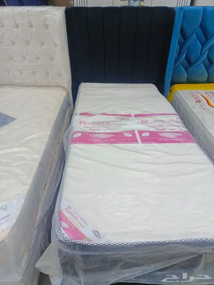 سرير   خزانة   تسريحة   بطانية   وسادة   للبيع 27