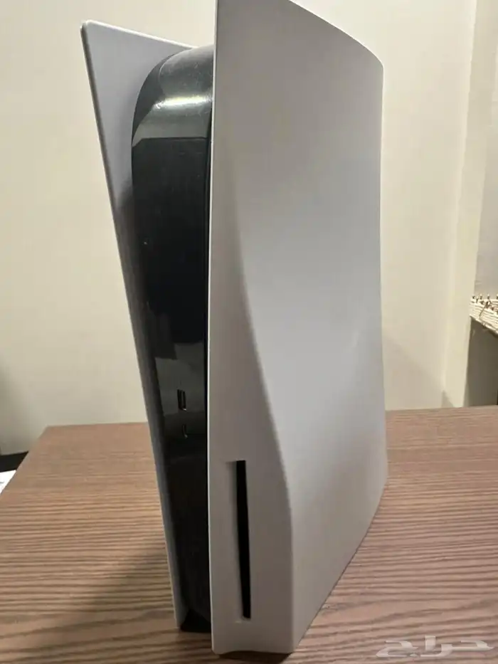 بلايستيشن 5 مع يدين أصلية Playstation 5 with 2 controllers 1