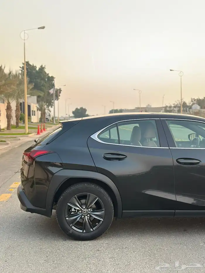 لكزس UX200 2023 7