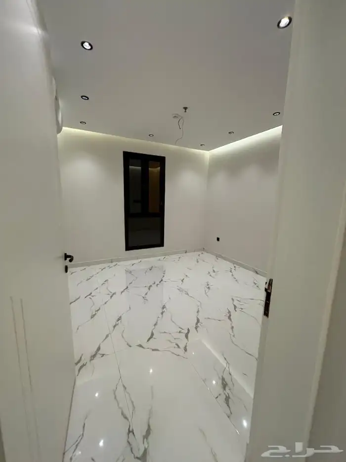 شقة جديده تطل على البحر للايجار 13