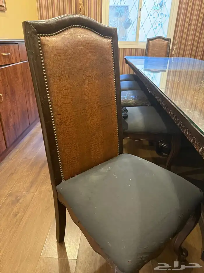 طاولة طعام وملحقاتها للبيع 12 كرسي طاوله عدد البوفيه 2 2