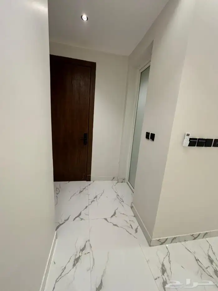 شقة جديده تطل على البحر للايجار 8