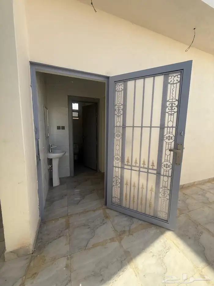 للايجار مكاتب اداريه في حي الافق 3