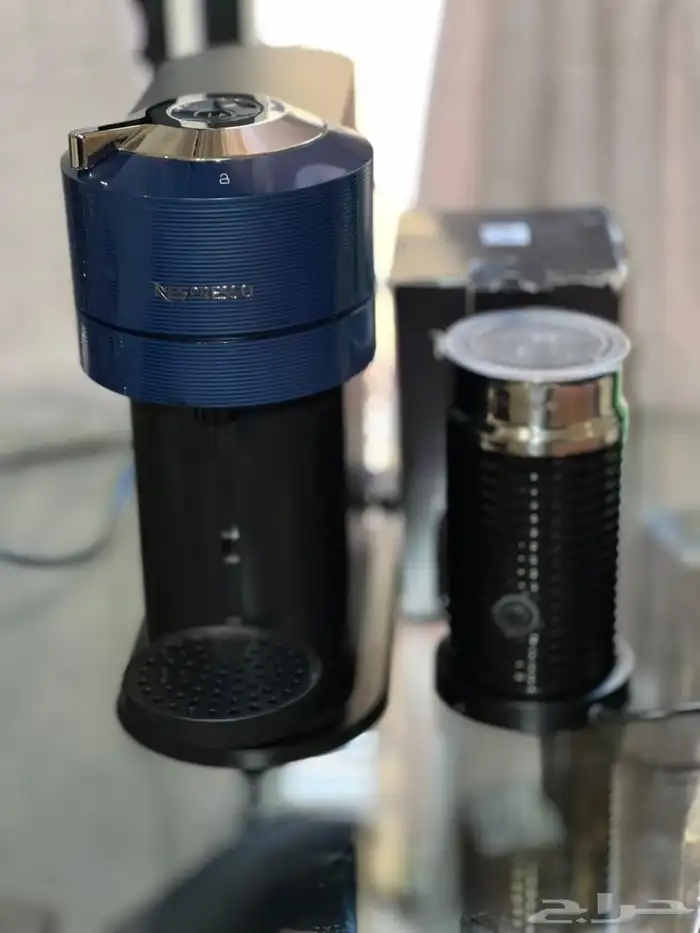 للبيع مكينة نسبريسو  يرتو   جهاز الحليب الاصدار المحدود 1