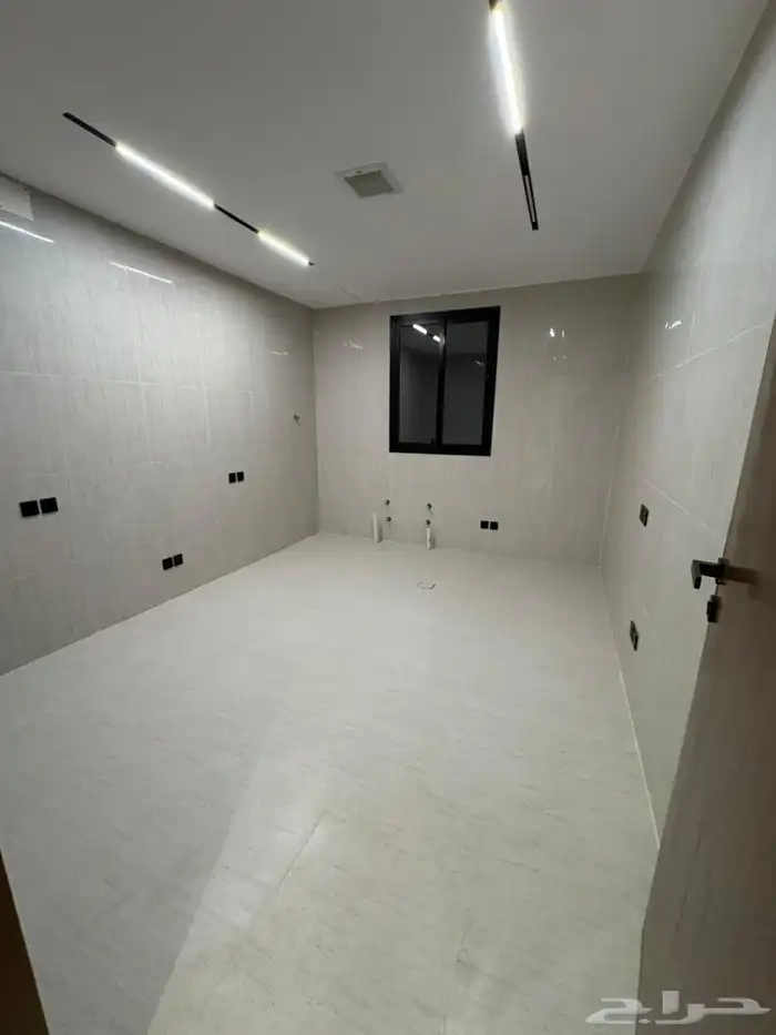 للبيع دور فوق الأرضي الرياض حي البيان 900.000 6