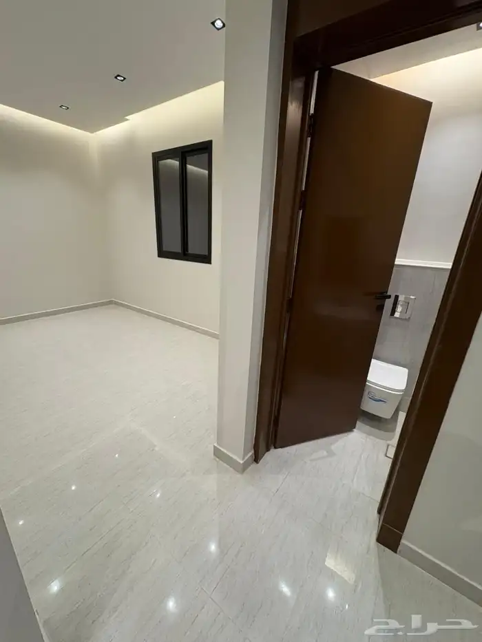 للبيع شقة من فلة الرياض حي البيان 400.000 4