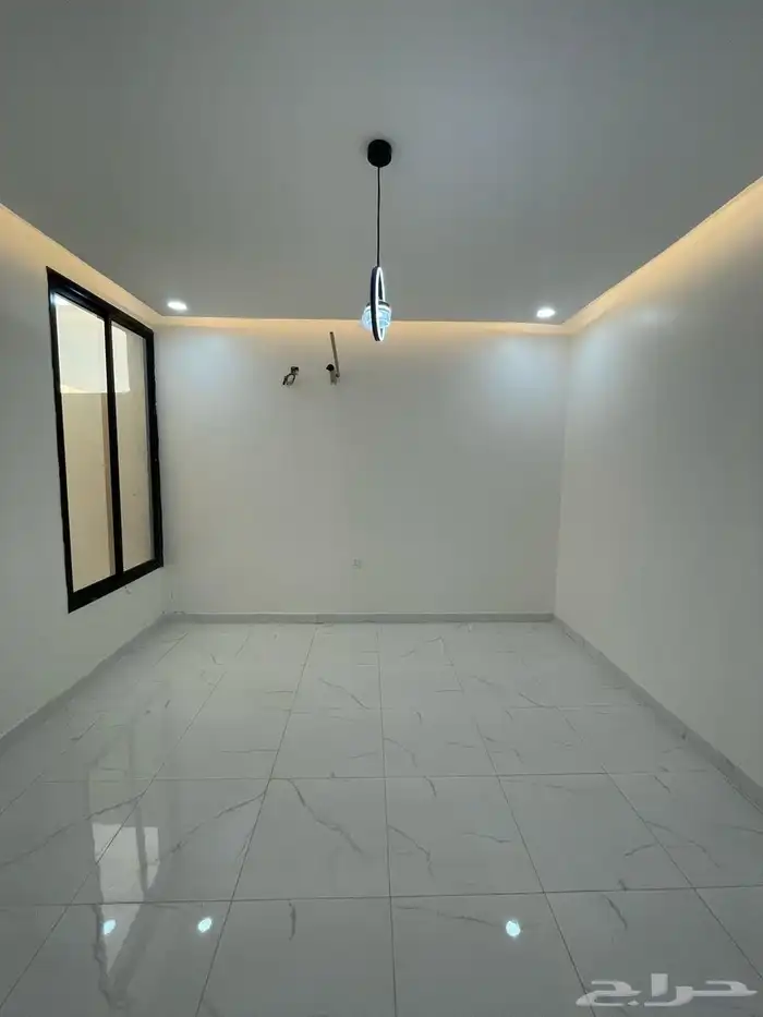 ادوار متكرره بمداخل خاصه مكيفة بالكامل للبيع بحي الروضه 17