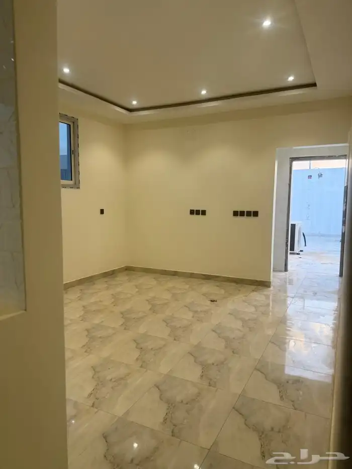 للايجار مكاتب اداريه في حي الافق 1