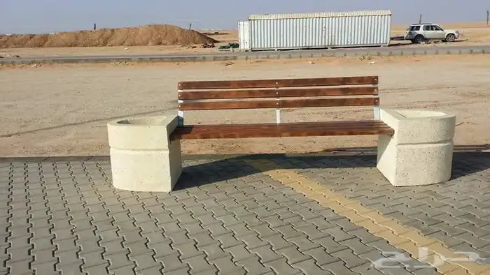 توفر لدينا احواض زراعة للحدائق والاماكن العامة وأيضا  كراسي 6