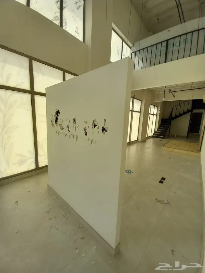 محل تجاري موقع مميز زاوية 2