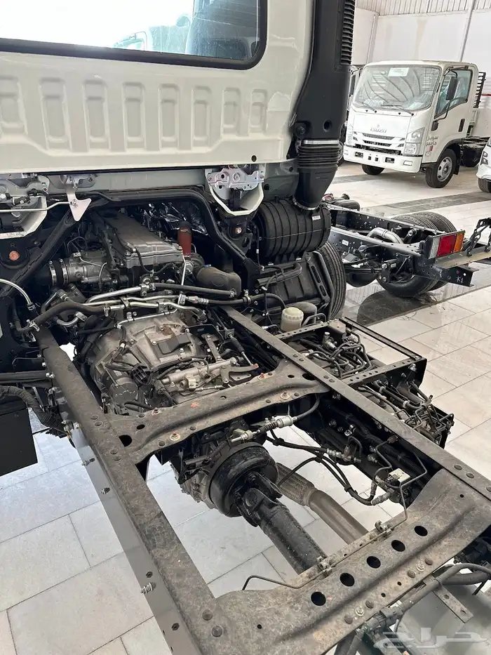 ايسوزو 7.5 طن FRR شاصيه 6.80م موديل 2025 6