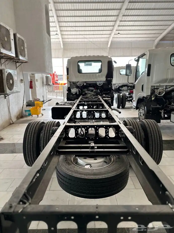 ايسوزو 7.5 طن FRR شاصيه 6.80م موديل 2025 3