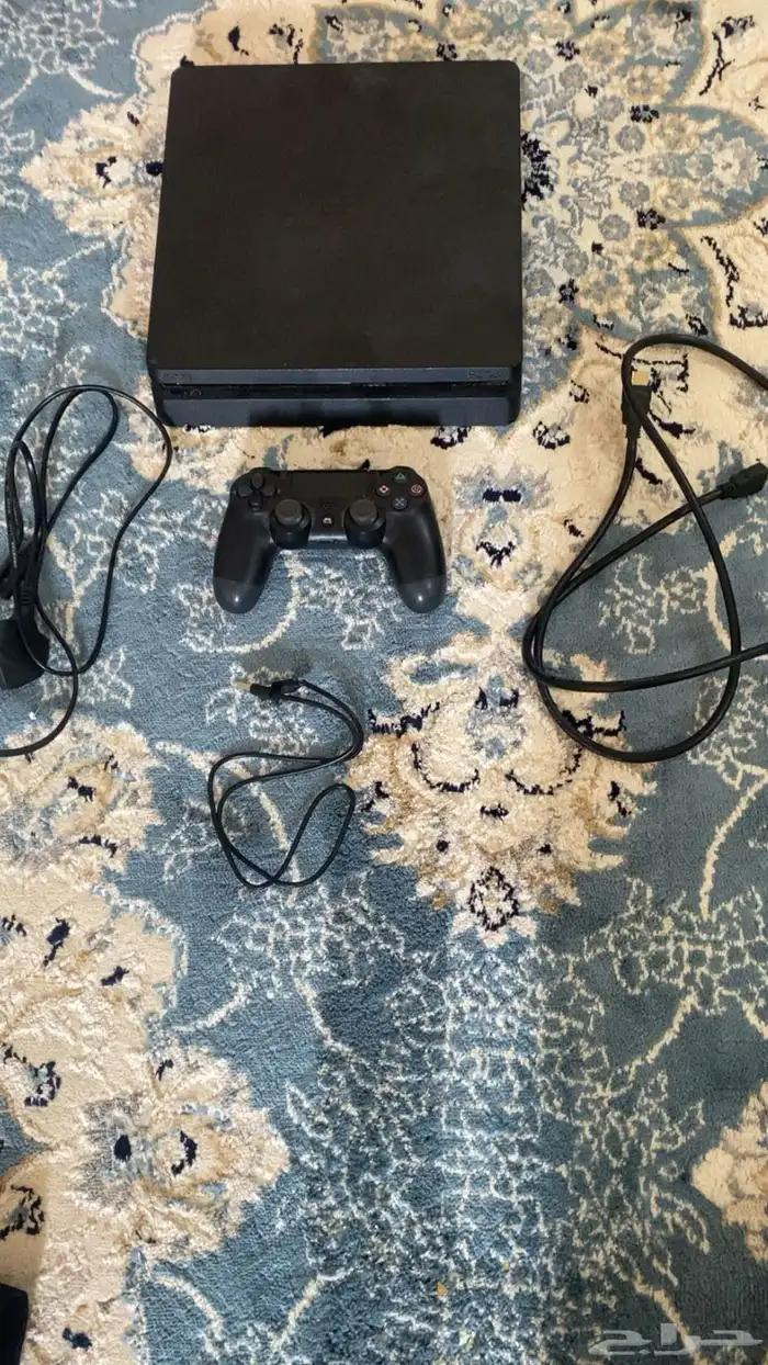 سوني  فور شبه جديد نضيف بالحيل بس يبي له هاردسك هو شغال 0