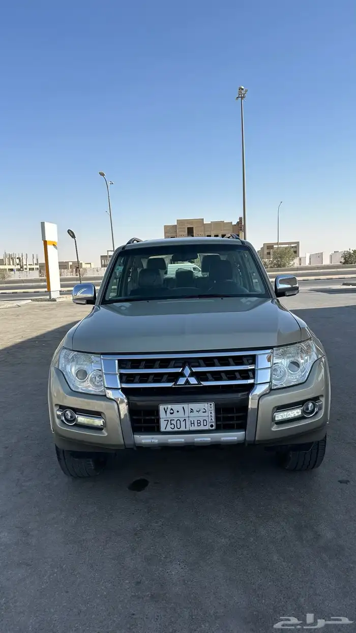 للبيع ربع باجيرو 2016 مخزن نظيف جدا وكاله 1