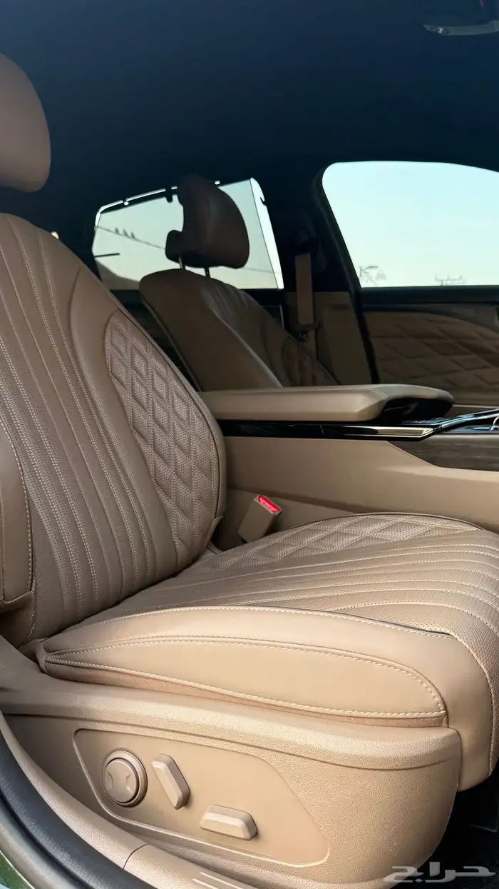 كيا K8 2023 ( بنزين) v6 فل كامل بحالة الوكالة 18