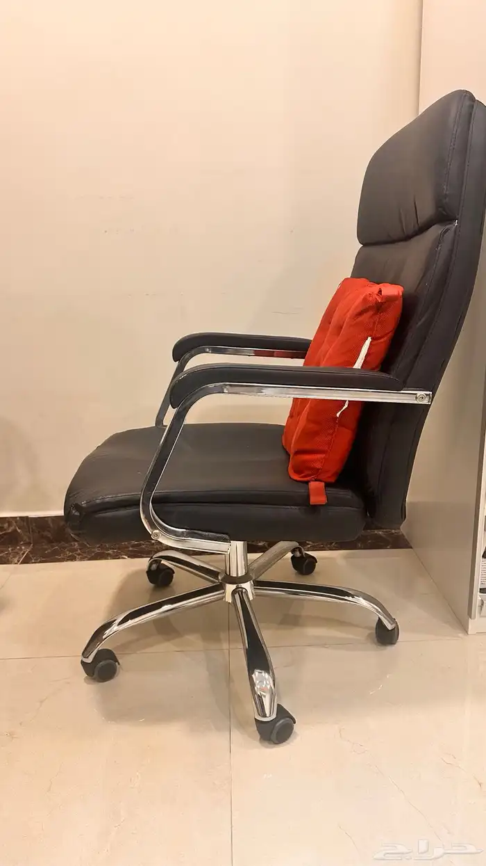 كرسي مكتبي شبه جديد استخدام قليل ينفع ايضا لالعاب القيم 1