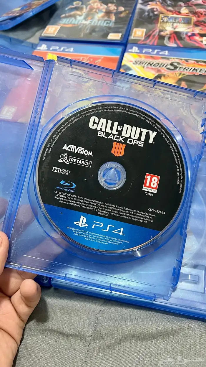 PlayStation 4 slim in excellent condition with 11 cds new 9