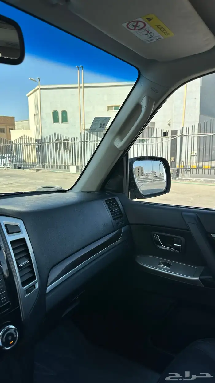 للبيع ربع باجيرو 2016 مخزن نظيف جدا وكاله 14