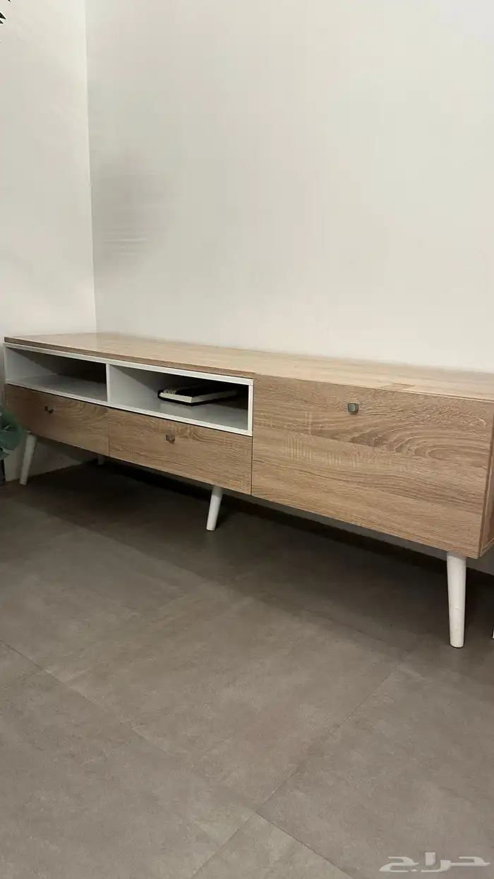 طاولة تلفزيون 1