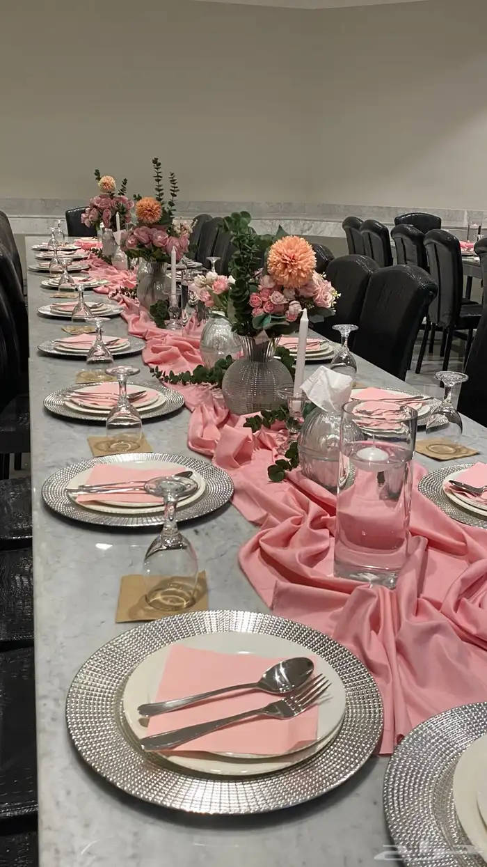 تنسيق طاولات طعام والصحون وجميع ملحقاتها 0