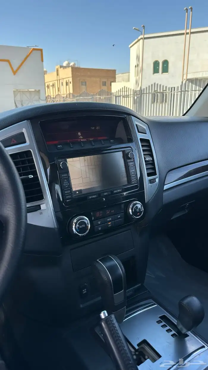 للبيع ربع باجيرو 2016 مخزن نظيف جدا وكاله 15