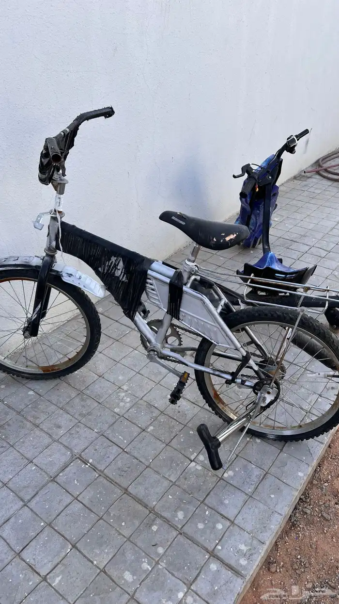 طاولة تلفزيون وسيكل وطاولة قيمنق وسرير 2