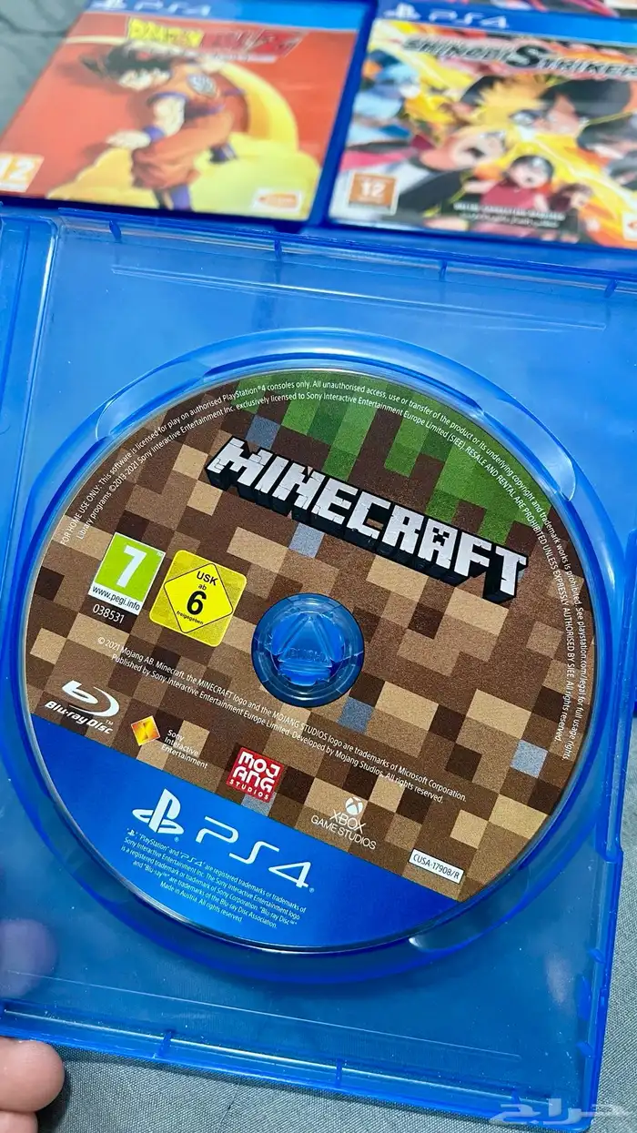 PlayStation 4 slim in excellent condition with 11 cds new 8