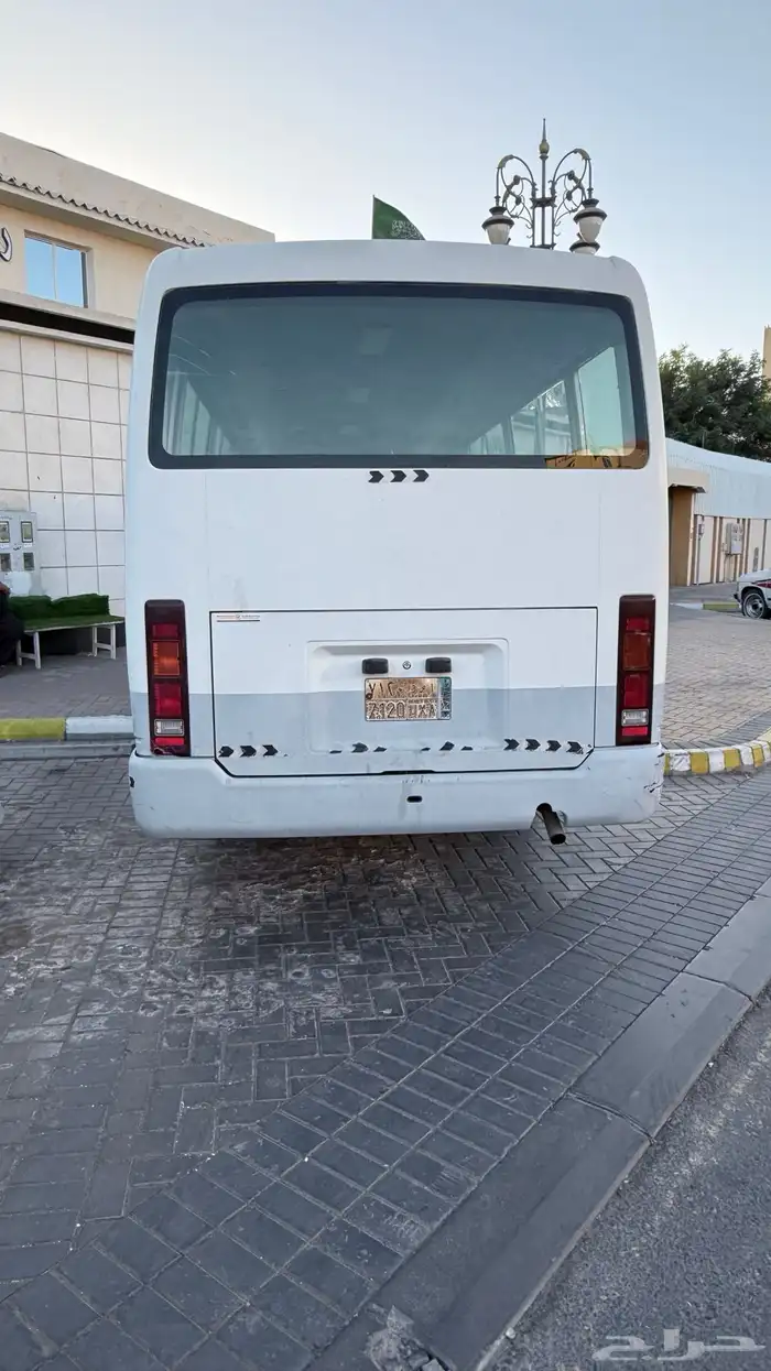 للبيع باص نيسان سلفيان 3