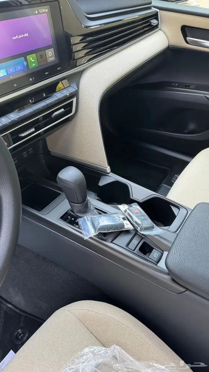 كامري 2025 اسود ستاندر اصفار . 2