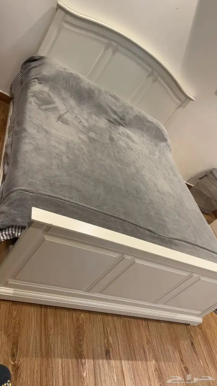 سرير من ايكيا للبيع بدون المرتبه فقط هيكل 1