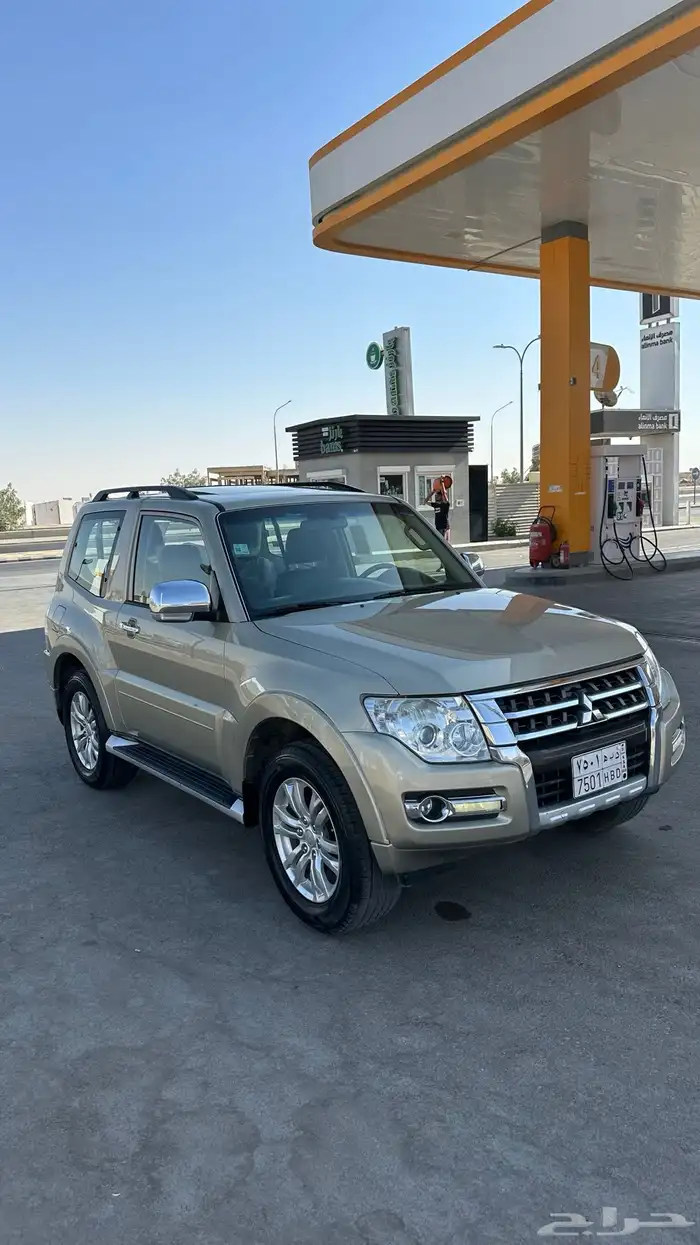 للبيع ربع باجيرو 2016 مخزن نظيف جدا وكاله 2