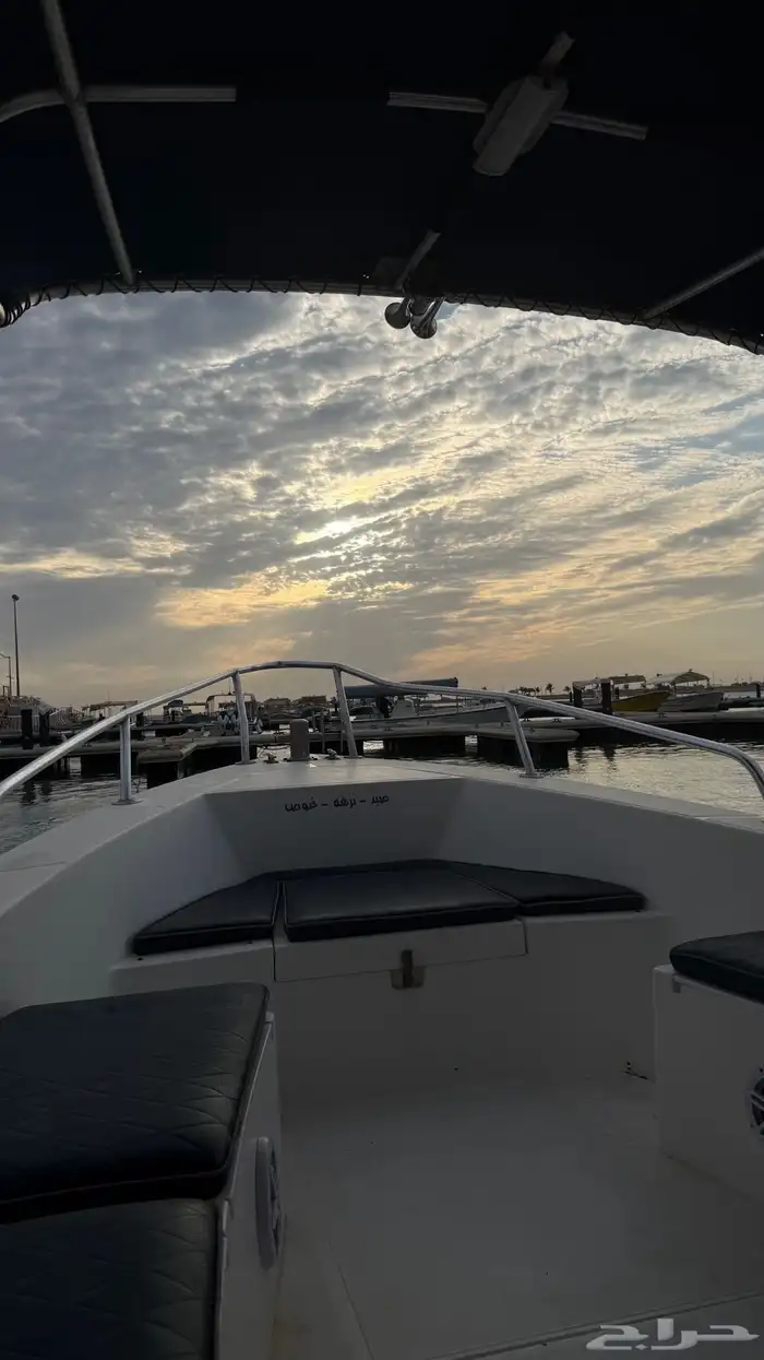 قارب رحلات بحرية 22