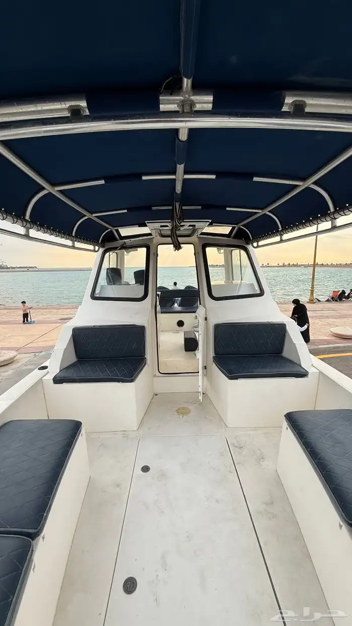 قارب رحلات بحرية 23