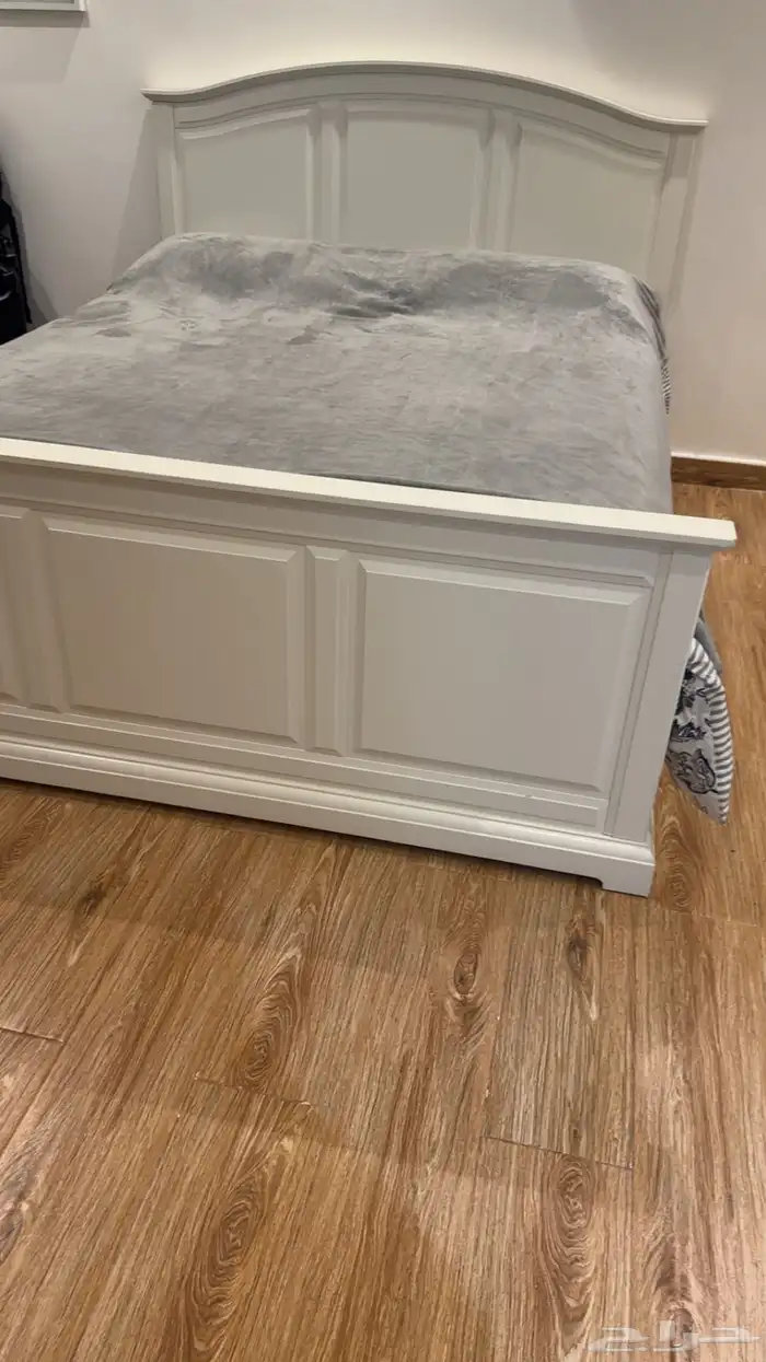 سرير من ايكيا للبيع بدون المرتبه فقط هيكل 0